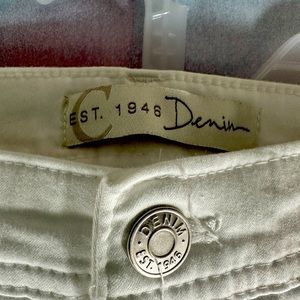 Women’s white crop/ankle jeans